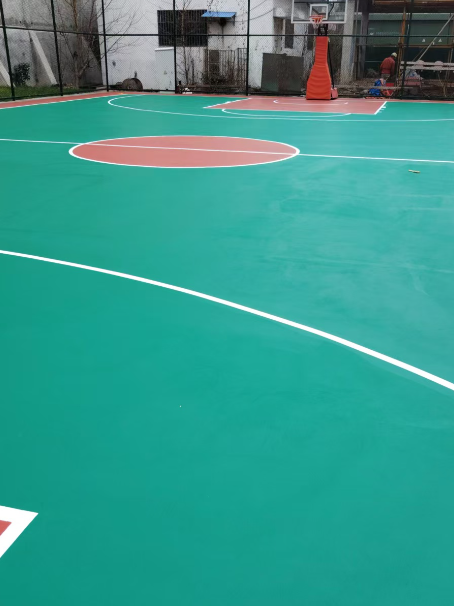 顺河回族 球场长期使用易出现地面开裂
